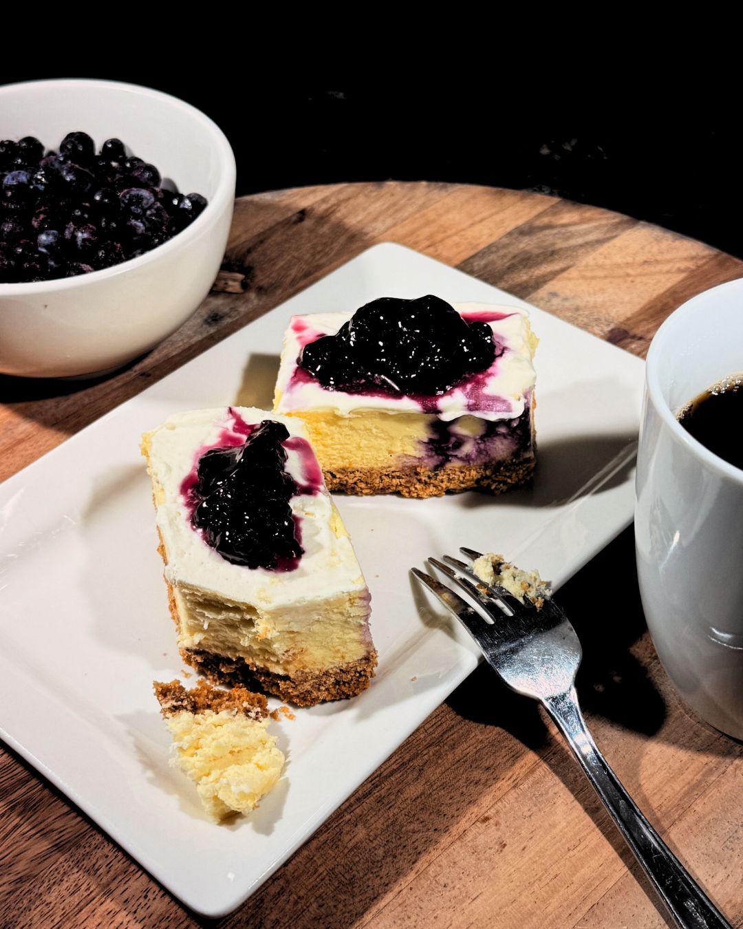 Vanilla Cheesecake topped with Blueberry