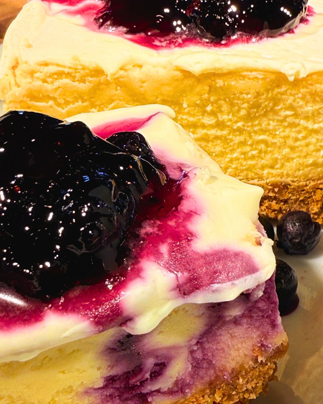 Vanilla Cheesecake topped with Blueberry